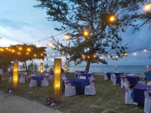 Outdoor banquet area - Madu Tiga Beach & Resort (Bintan)