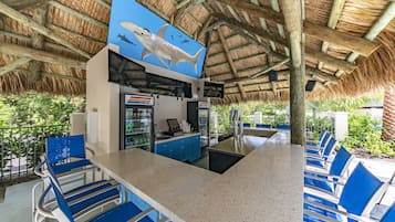 Bar ved bassenget