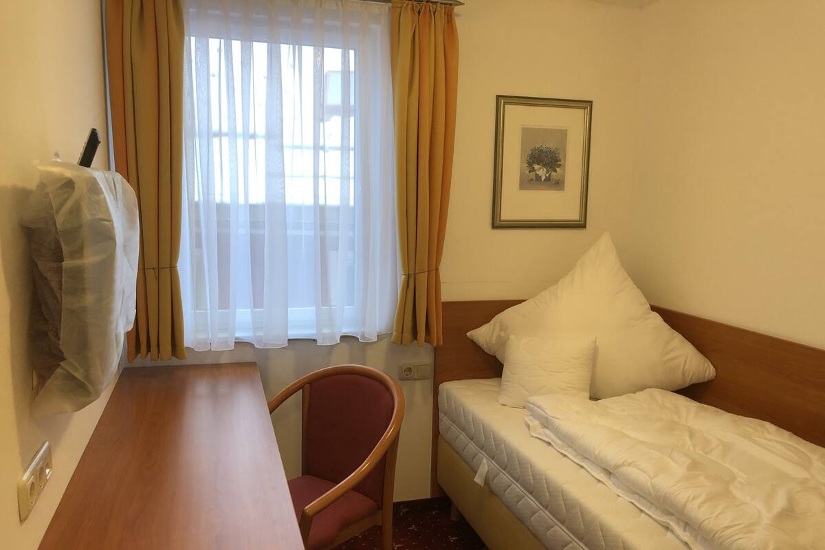 Habitación individual estándar | Ropa de cama de alta calidad y camas Select Comfort