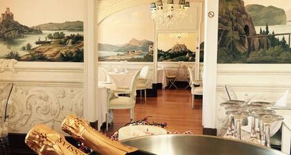LUXa Charmhouse Hotel