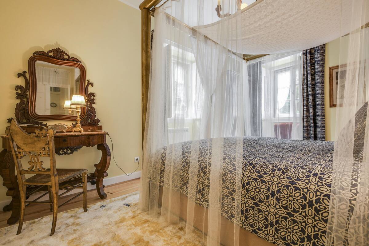 1 chambre, rideaux occultants, fer et planche à repasser