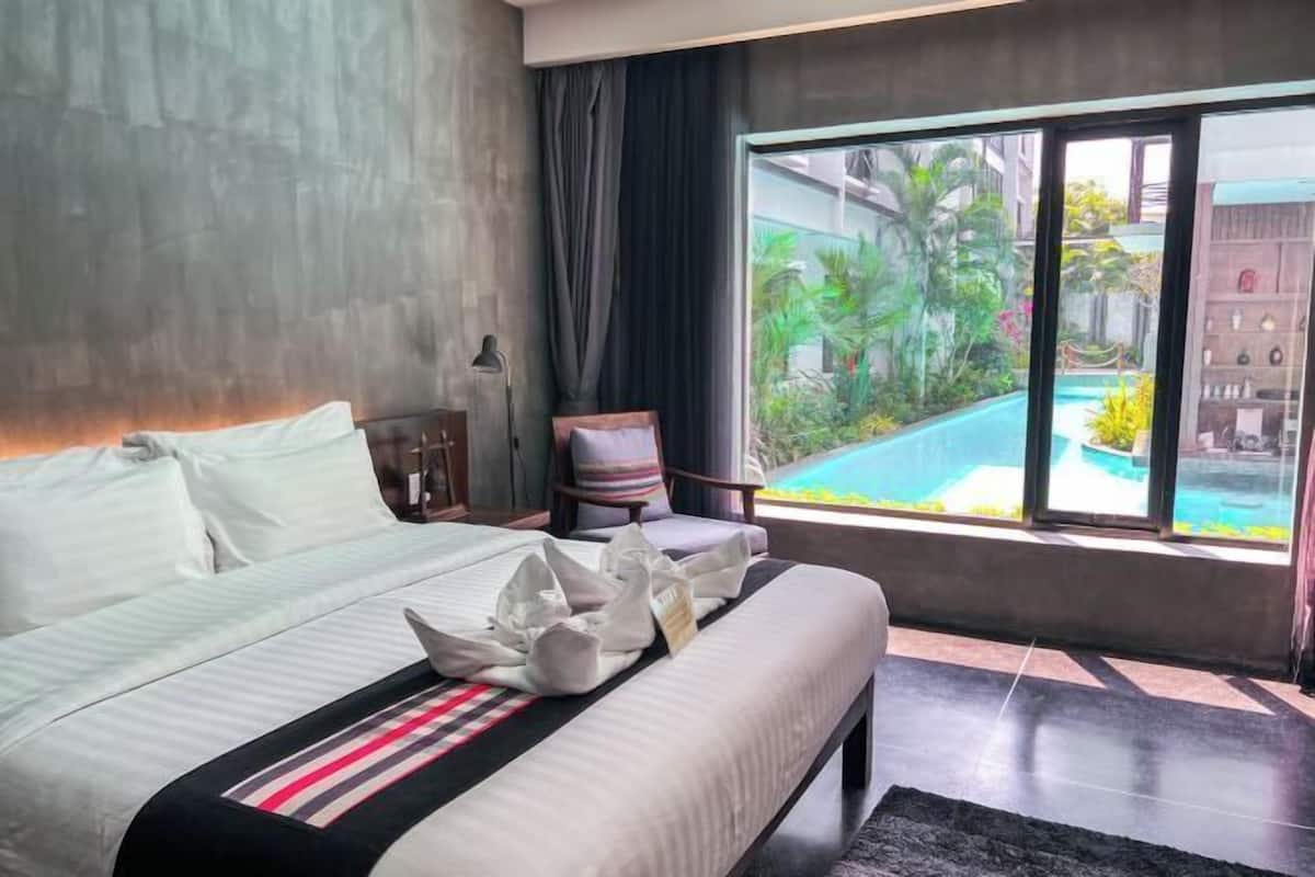 Minibar, in-room safe, desk, blackout drapes