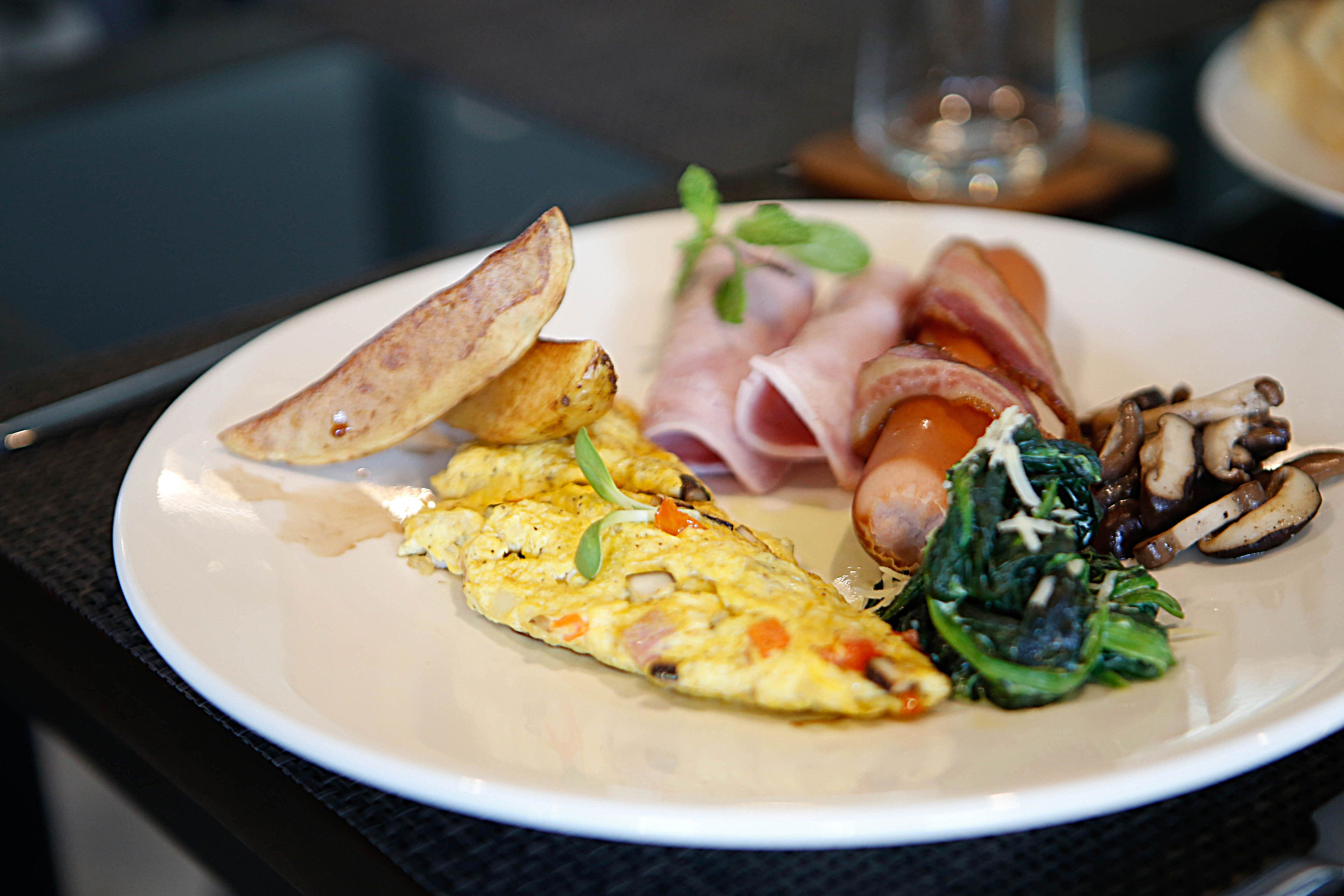 breakfast, lunch, dinner served; thai cuisine