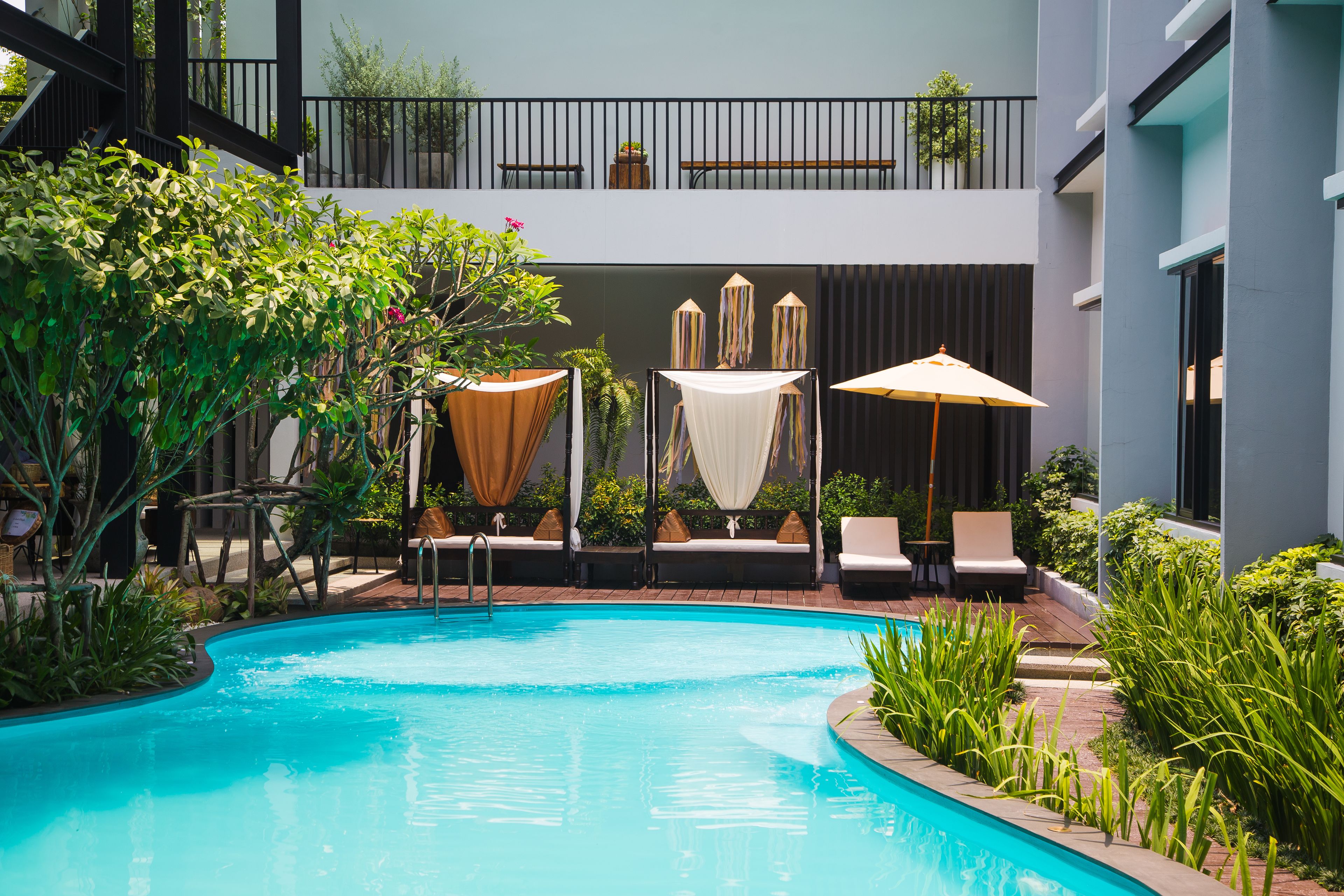 30-inch flat-screen tv with cable channels, tv