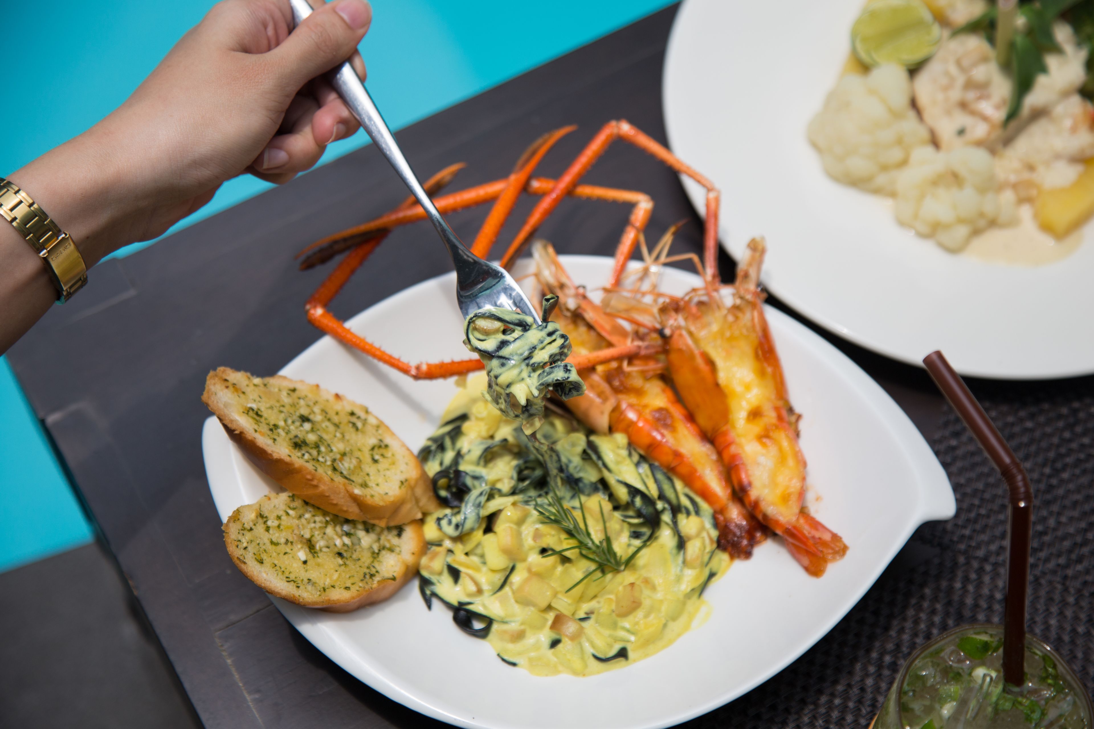 breakfast, lunch, dinner served; thai cuisine