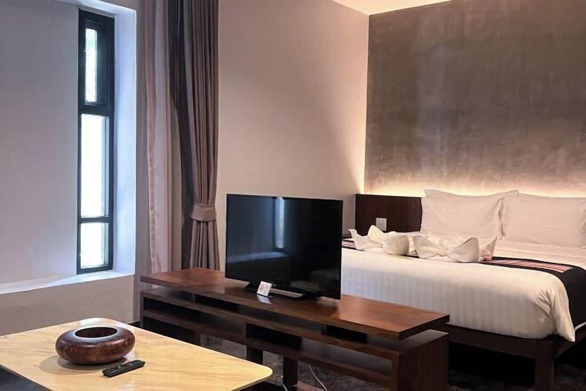 Minibar, in-room safe, desk, blackout drapes