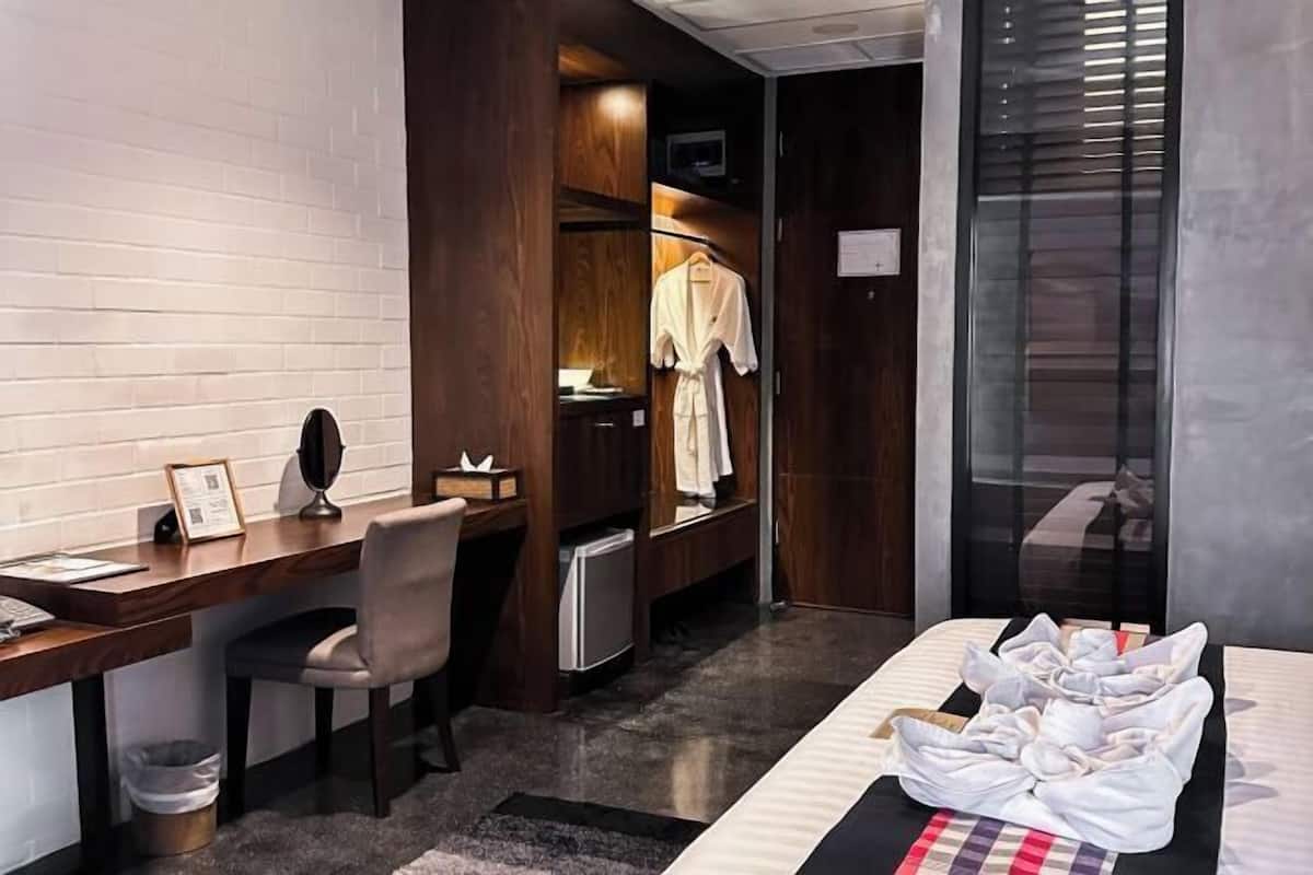 Minibar, in-room safe, desk, blackout drapes