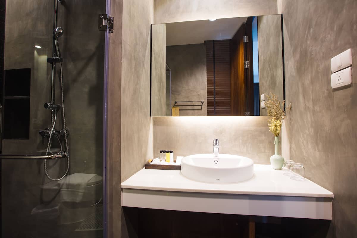 deluxe king room with bath | bathroom | shower, rainfall showerhead, free toiletries, hair dryer