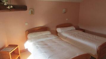 Double Room | Individually decorated, individually furnished, blackout drapes