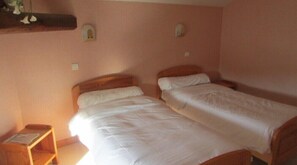 Double Room | Individually decorated, individually furnished, blackout drapes
