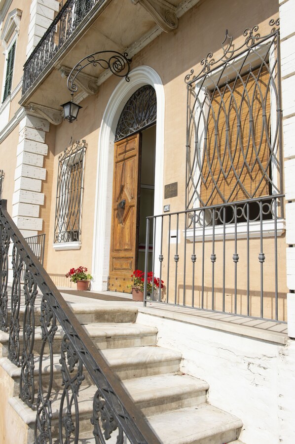 Entrée de l’hébergement