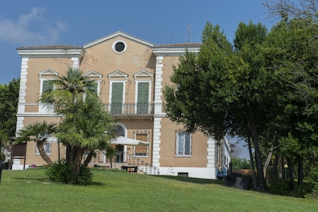 Fachada de la propiedad