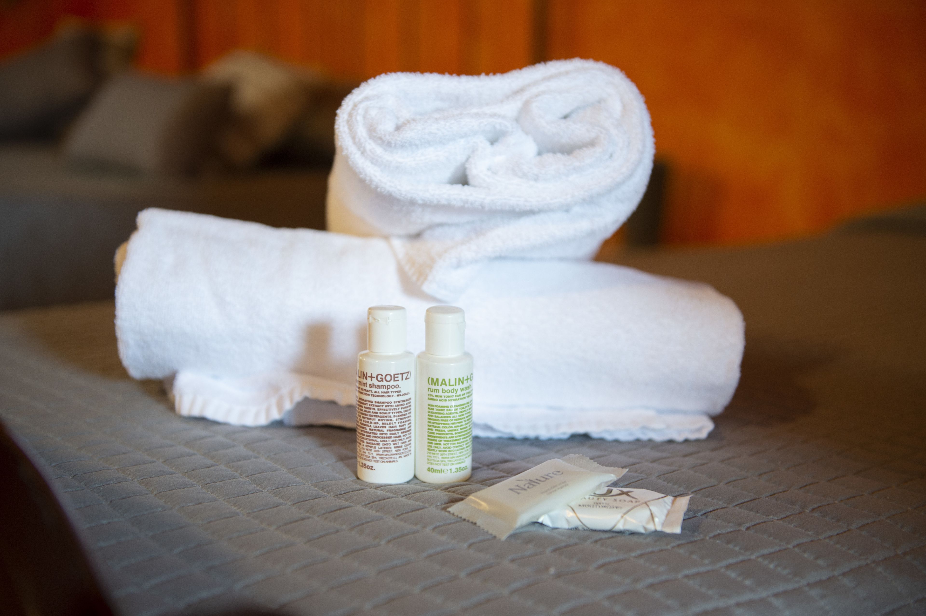 1 bedroom, desk, free wifi, bed sheets