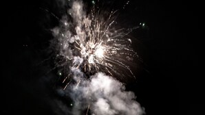 A wedding ceremony with a pool and fireworks in the background. - Tenuta Villa Colle Sereno (Montemarciano)