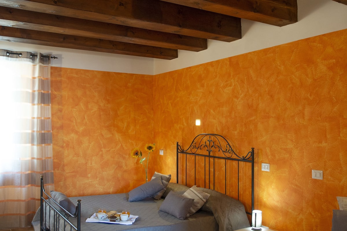 deluxe triple room | 1 bedroom, desk, free wifi, bed sheets