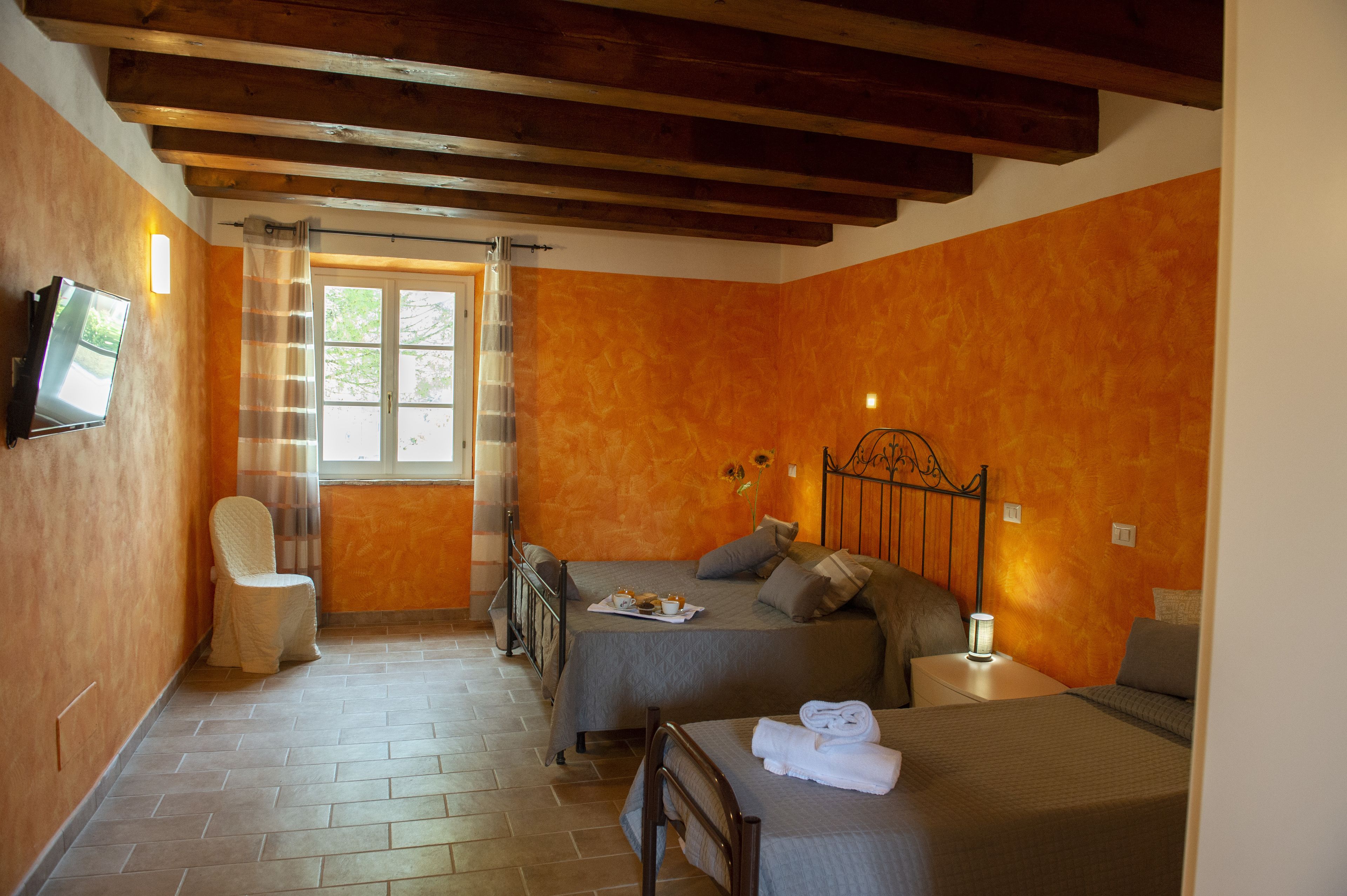 deluxe triple room | 1 bedroom, desk, free wifi, bed sheets