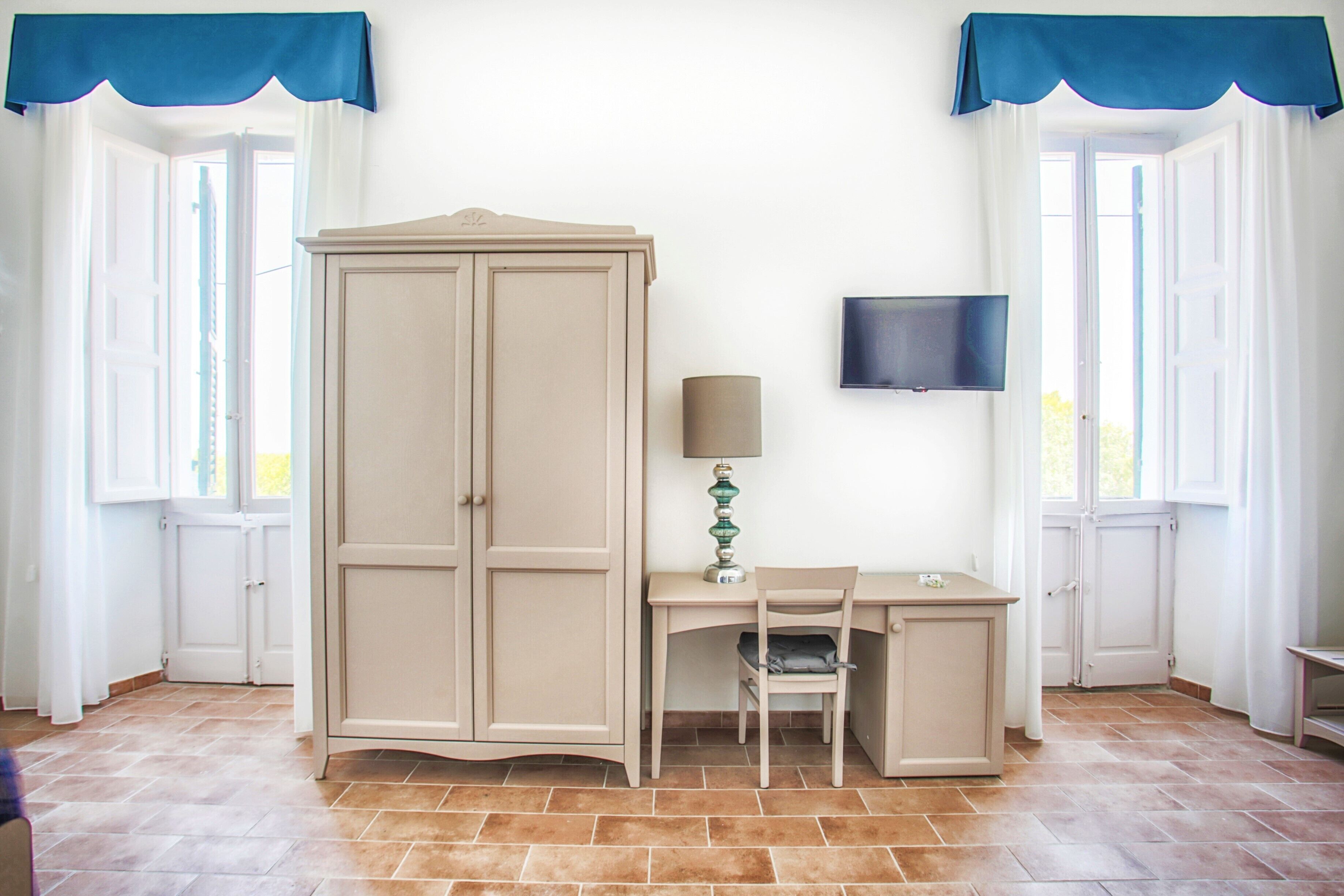 deluxe quadruple room | 1 bedroom, desk, free wifi, bed sheets