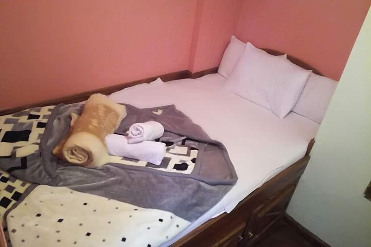Habitación doble, 1 cama matrimonial, para no fumadores | Escritorio