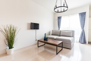 아파트, 침실 1개 | 거실 공간 | 평면 TV