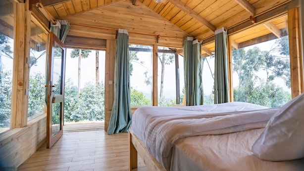 Chambre Double Panoramique, 1 grand lit, cheminée, vue montagne