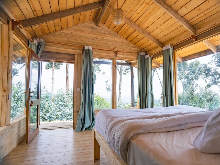 Kamar Double Panorama, 1 Tempat Tidur Queen, perapian, pemandangan gunung | Bantalan ekstra lembut, brankas, dan didekorasi berbeda-beda