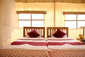 Deluxe cottage, niet-roken | 1 slaapkamer, individueel gedecoreerd, een bureau