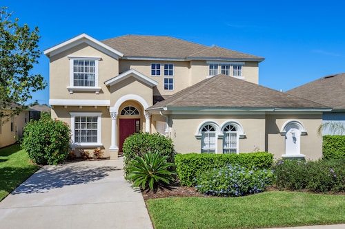 Luxury 5 BR 4.5 BA Villa - Large Pool Area and Spa, Not Overlooked, Games Room