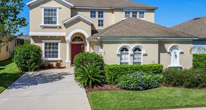 Luxury 5 BR 4.5 BA Villa - Large Pool Area and Spa, Not Overlooked, Games Room