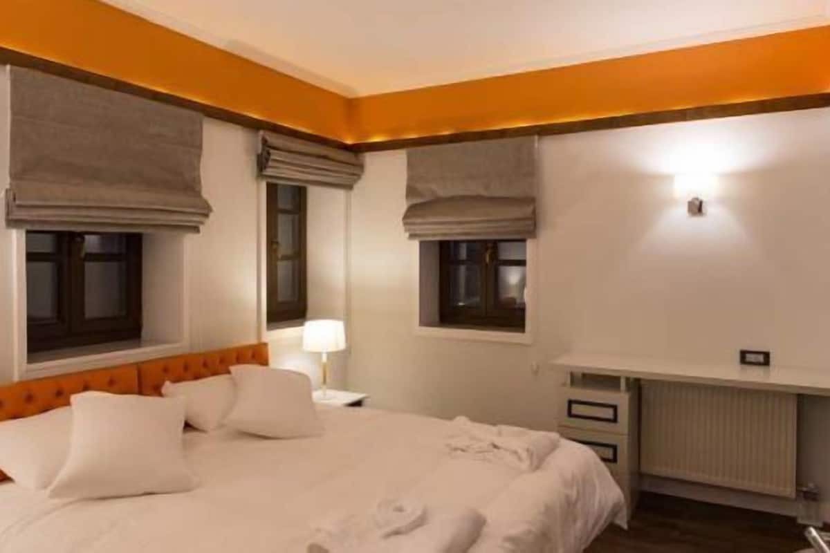 Presidential Villa (Andriano) | 2 bedrooms, Egyptian cotton sheets, hypo-allergenic bedding