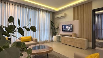 Deluxe Room, Accessible, City View | Premium bedding, down comforters, in-room safe, desk