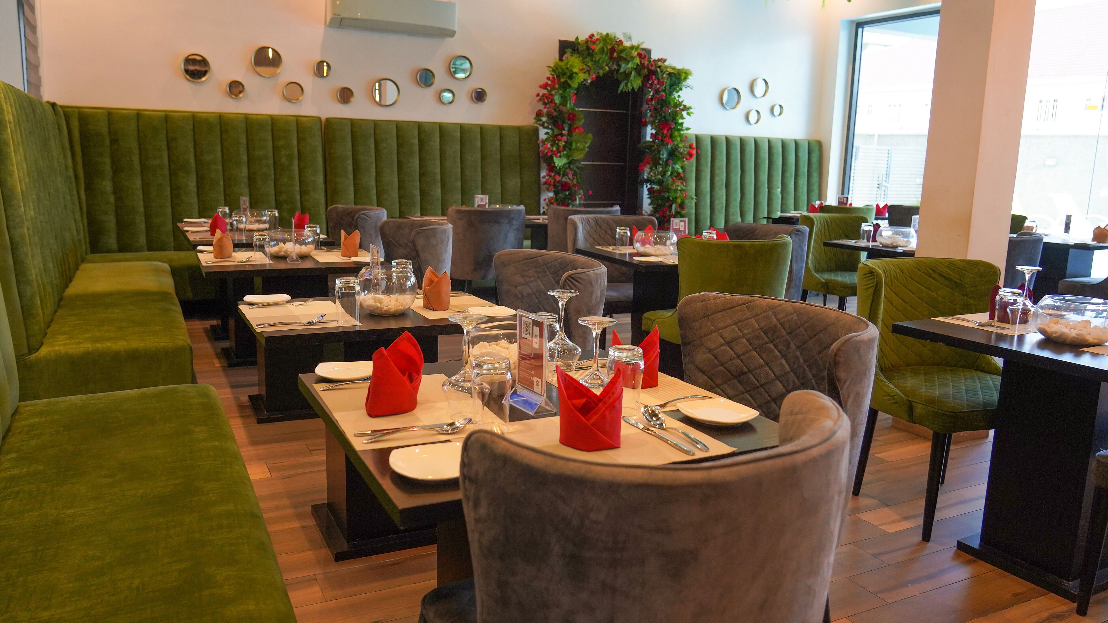 breakfast, lunch, dinner served; pool views