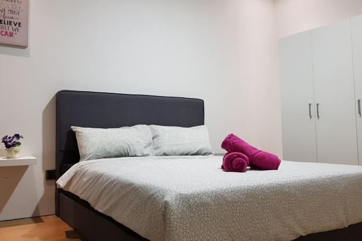 Egyptian cotton sheets, premium bedding, desk, laptop workspace