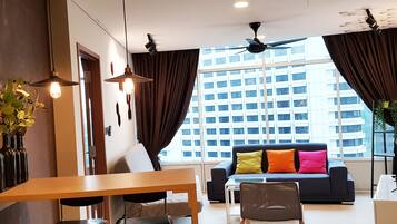 Premium Apartment, 3 Bedrooms | Cadar kapas Mesir, peralatan tempat tidur premium, meja