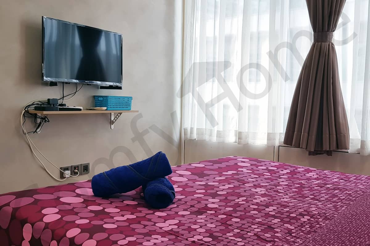 Egyptian cotton sheets, premium bedding, desk, laptop workspace