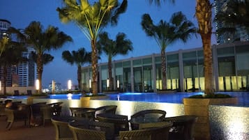 Kolam renang terbuka