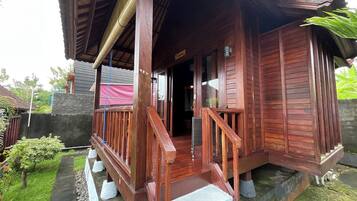 Vista frontal de la propiedad