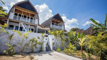 Kamar, 2 kamar tidur, dapur, pemandangan kolam renang | 1 kamar tidur, minibar, tirai kedap cahaya, dan Wi-Fi gratis