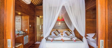 Deluxe Room, Pool Access, Sea View | 1 bedroom, minibar, blackout curtains, free WiFi