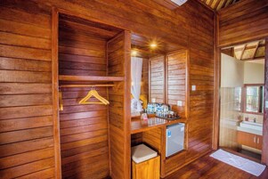 1 bedroom, minibar, blackout drapes, free WiFi