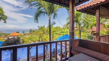 Deluxe Room, Pool Access, Sea View