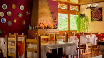 Café da manhã com buffet grátis todos os dias