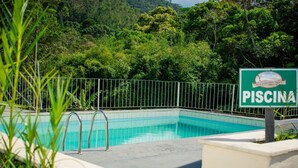 Outdoor pool - Pousada Recanto dos Alpes (Nova Friburgo)