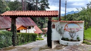 Property entrance - Pousada Recanto dos Alpes (Nova Friburgo)
