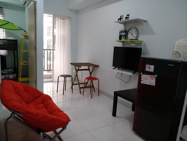 아파트, 침실 2개, 금연 | 거실 공간 | 평면 TV