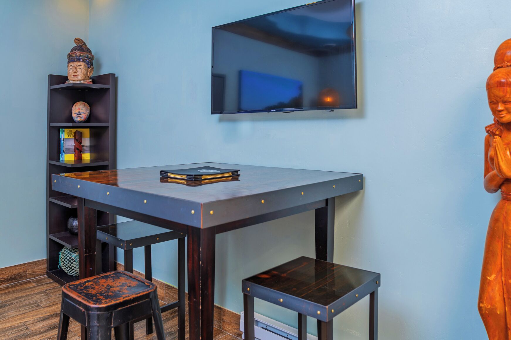 deluxe triple room, multiple beds, non smoking | 1 bedroom, in-room safe, individually decorated, individually furnished