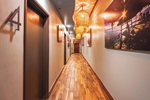 Hallway - Nomads Hotel - Near San Clemente Pier (San Clemente)