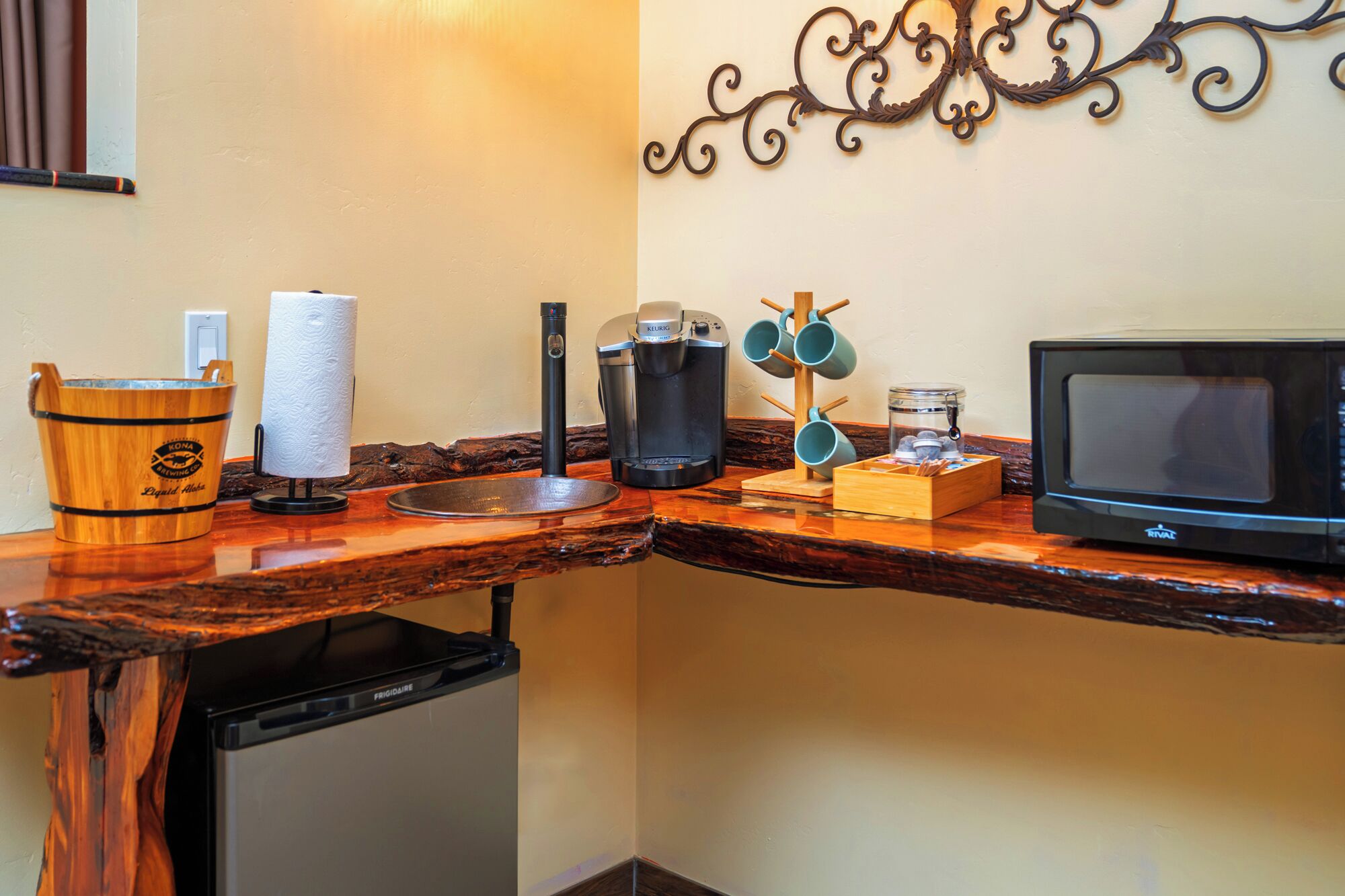 deluxe double room, 2 queen beds, non smoking | 1 bedroom, in-room safe, individually decorated, individually furnished