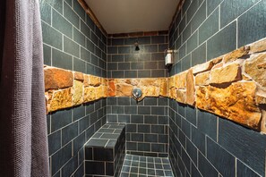 Deluxe Triple Room, Multiple Beds, Non Smoking | Bathroom | Shower, towels, shampoo - Nomads Hotel - Near San Clemente Pier (San Clemente)