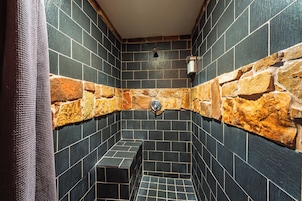 Ducha, toallas, shampoo