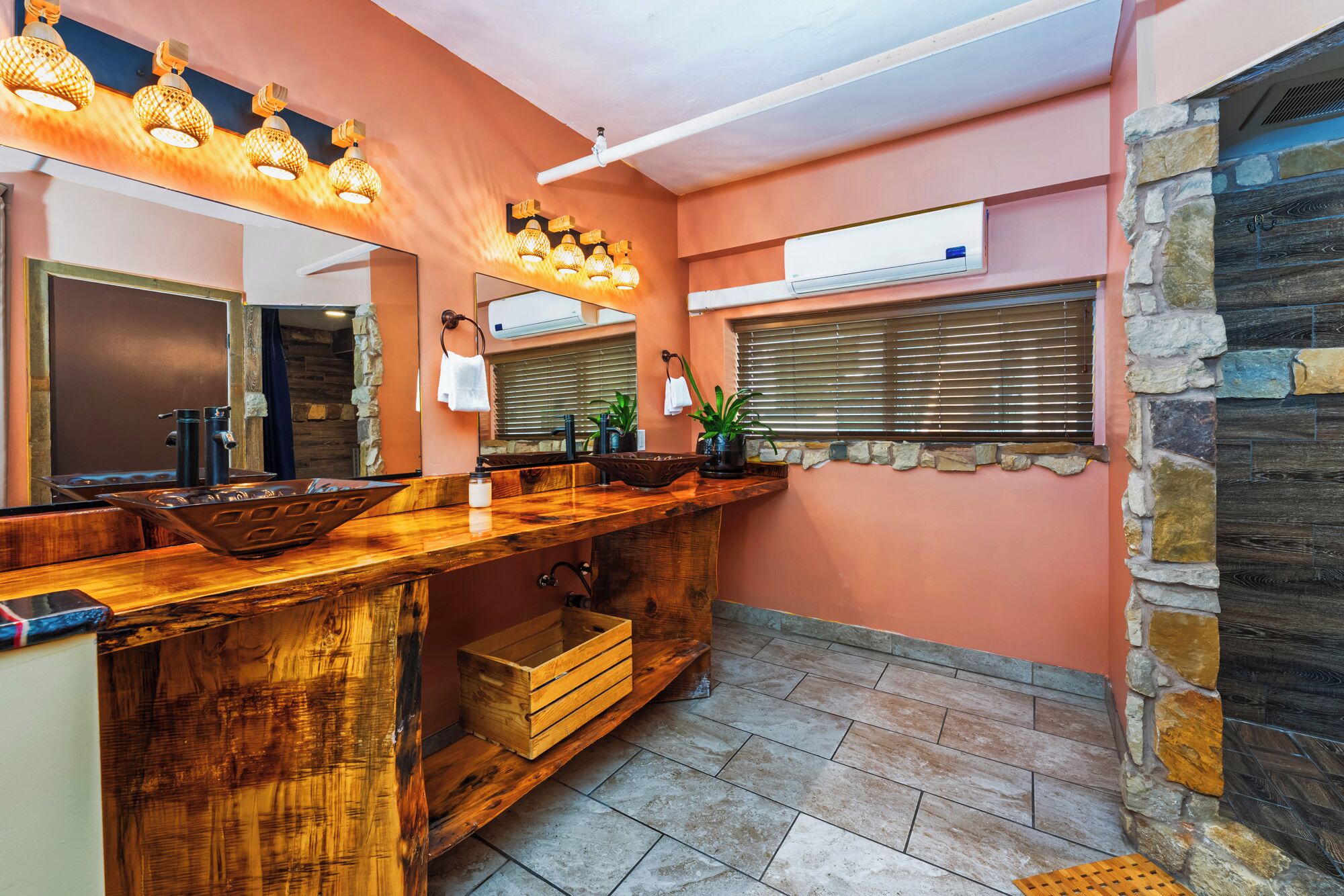 deluxe double room, 2 queen beds, non smoking | bathroom | shower, towels, shampoo